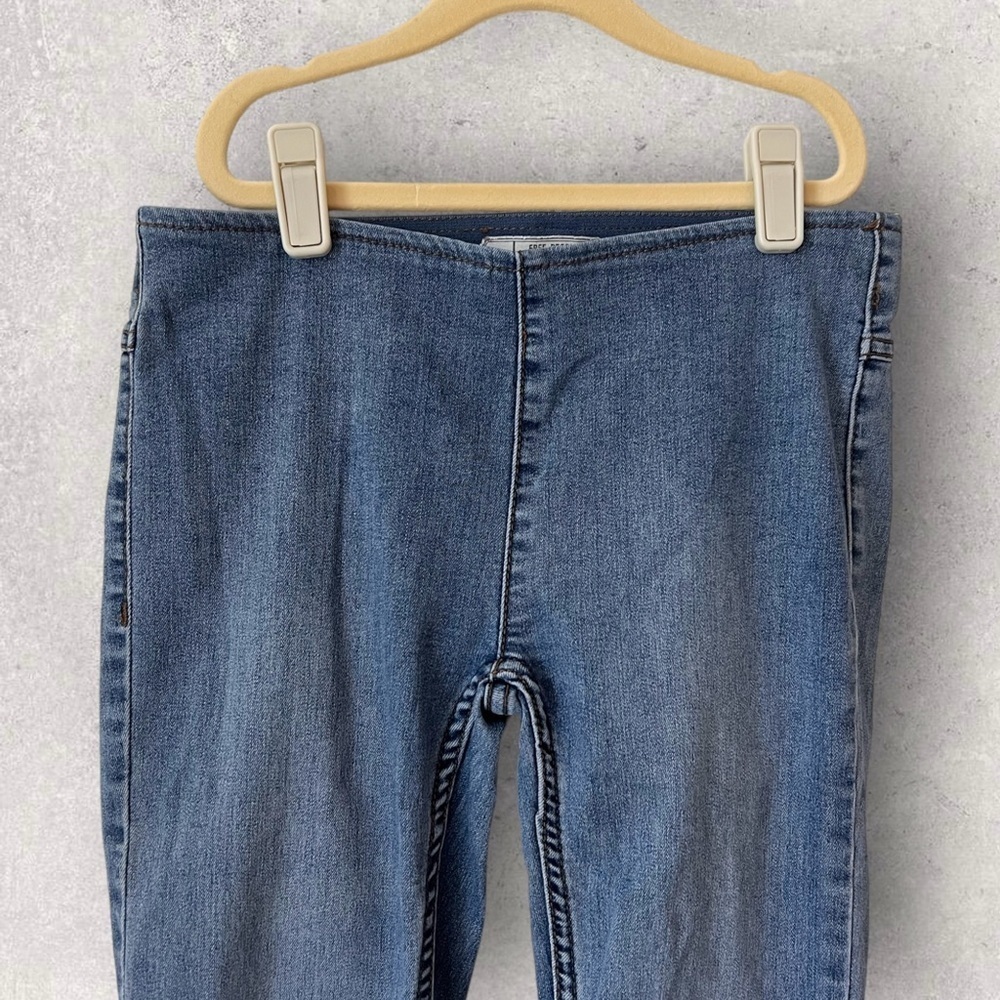 Free People Flare Low Waisted Jean Elastic Waist Band Size 24 - Picture 3 of 10